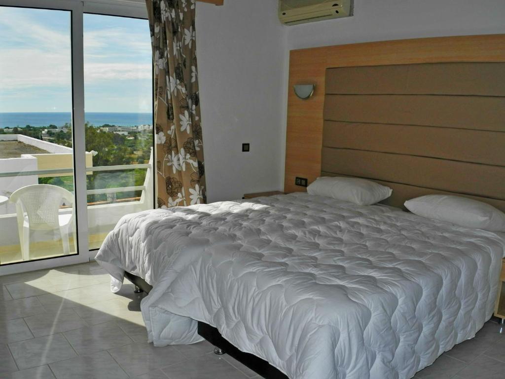 Gardenia 3* Perissa (Santorini)